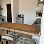 Apartment 2 Min Away From Beach