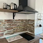 Apartment 2 Min Away From Beach