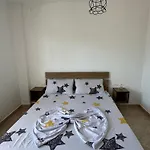 Apartment 2 Min Away From Beach