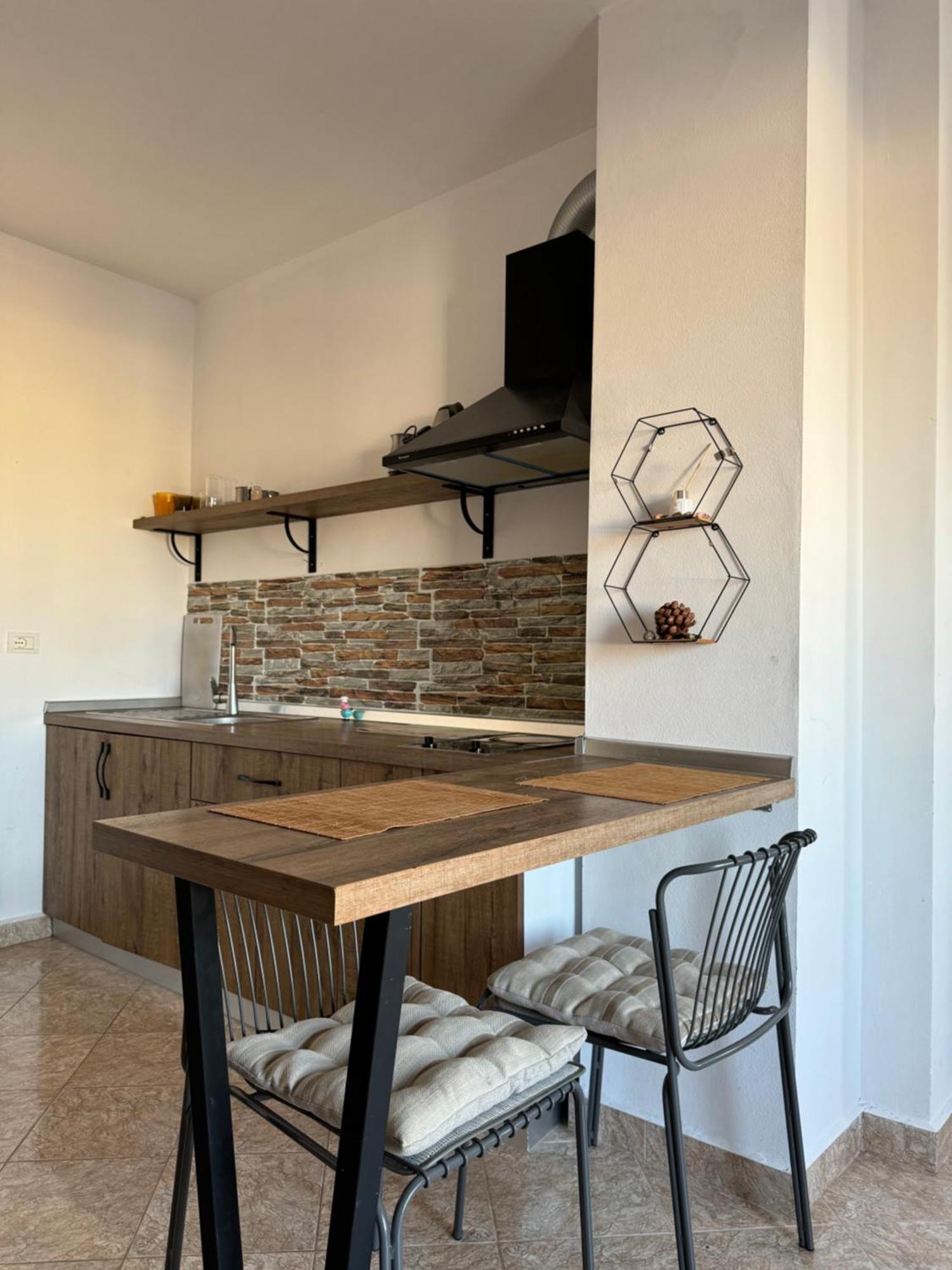 Apartment 2 Min Away From *